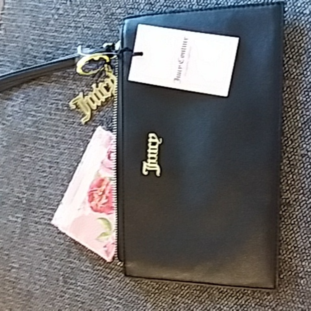 NWT Juicy Couture Wristlet Gift Set